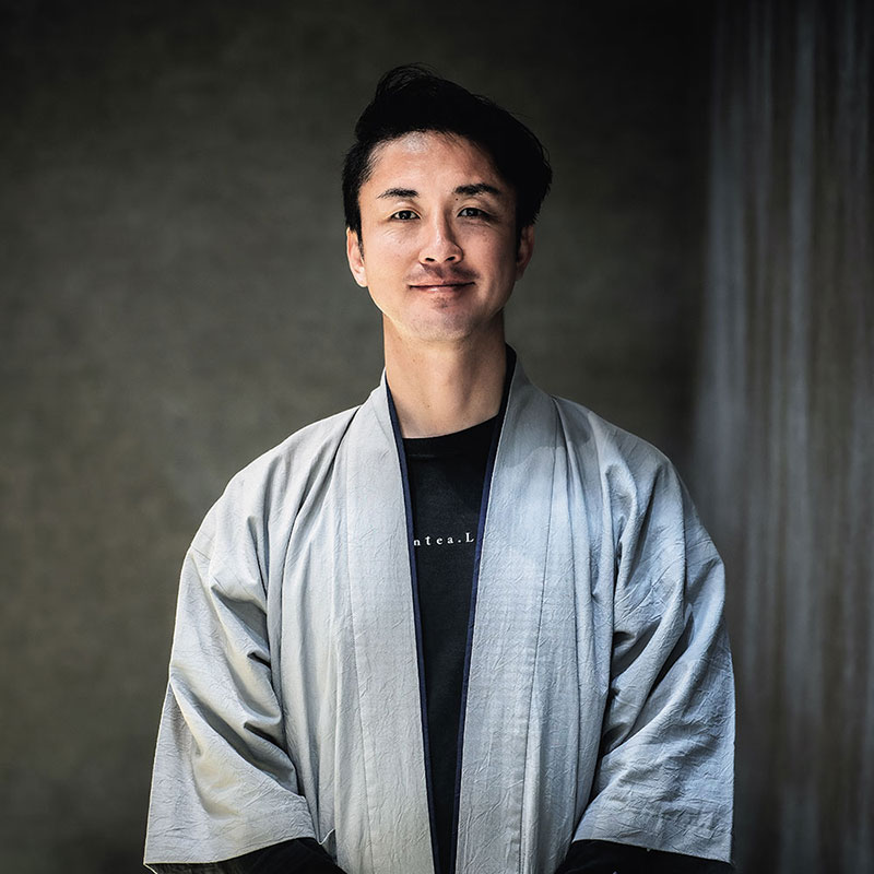 Kenjin Tomizawa, the fourth-generation owner of 