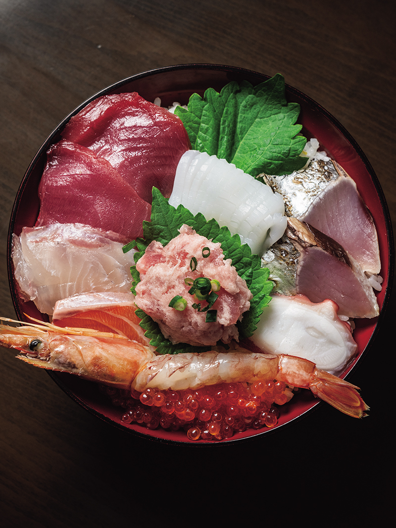 とれたての海鮮たっぷり。熊本最大の魚市場で朝ごはん。いろは食堂