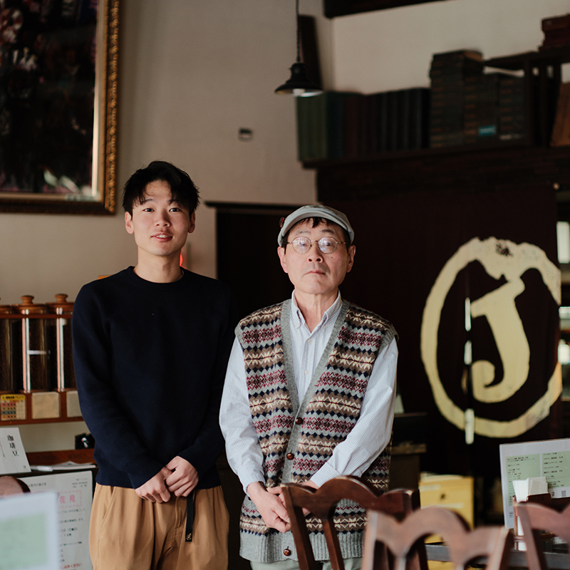 長崎圭作さん(右)