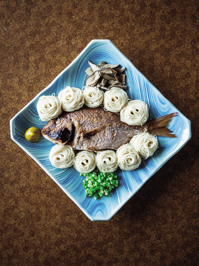 郷土料理を食べるなら、夏は「鯛そうめん」を召し上がれ。
