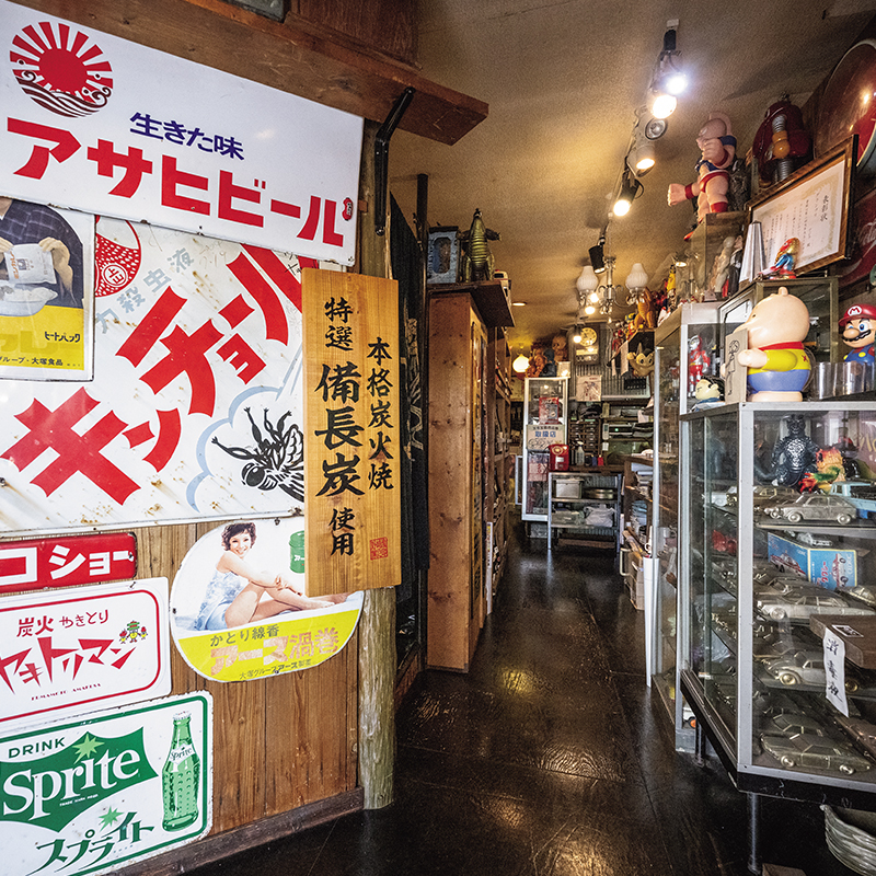 昭和レトロな店内